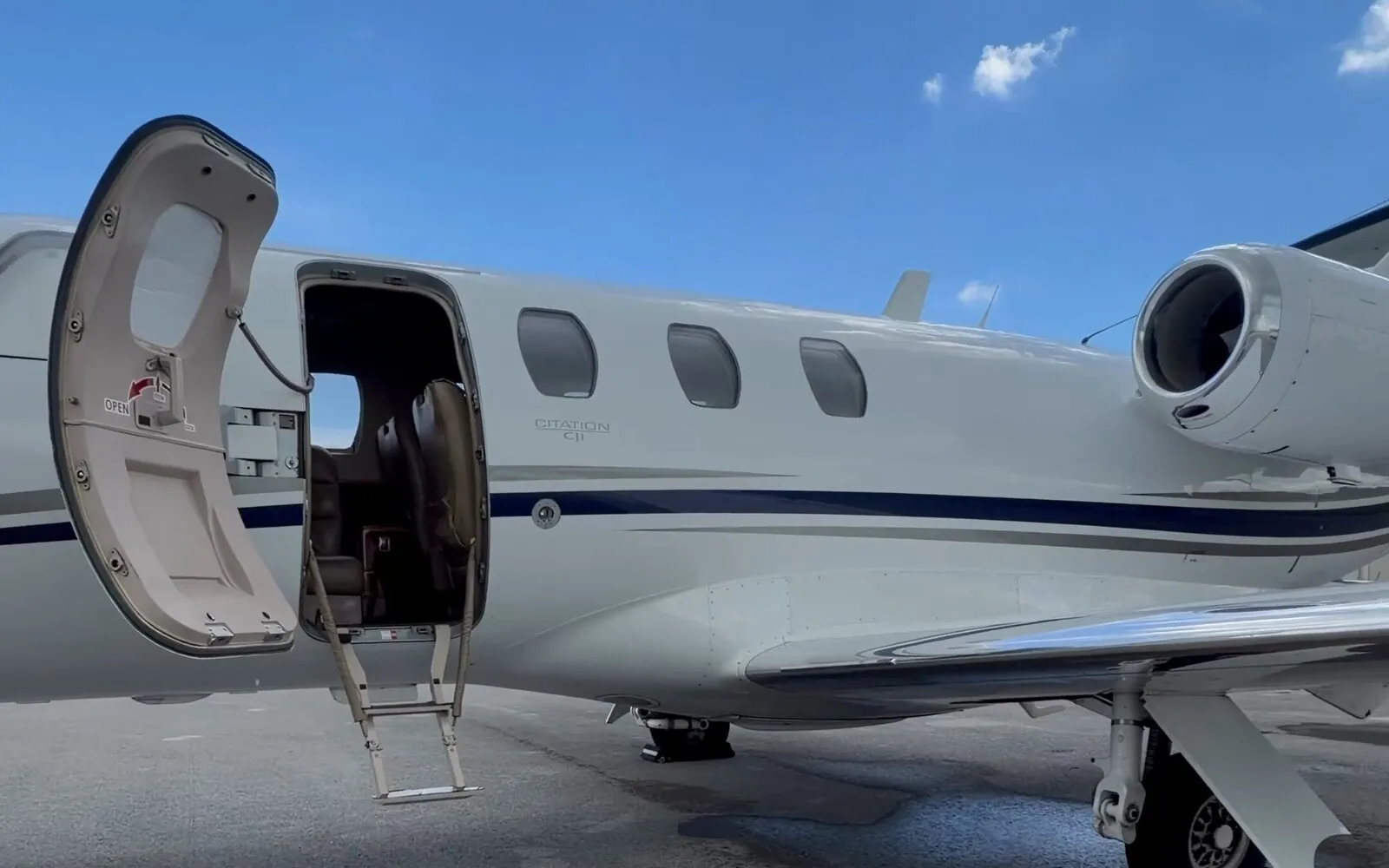 Citation CJ1 N525KM with cabin door open on the ramp at Palm Beach County Park Airport