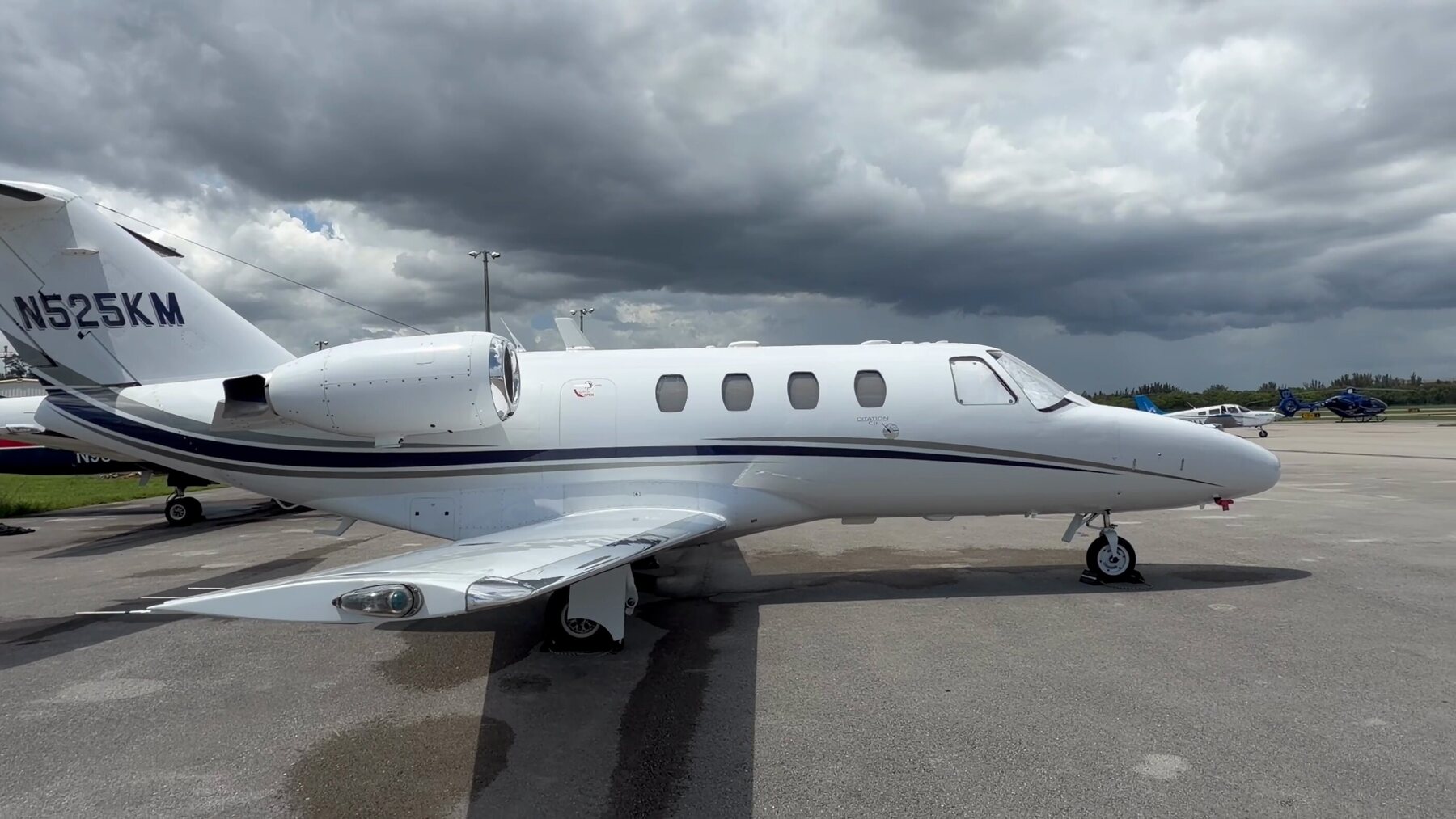 The bridge lease: keep flying between aircraft
